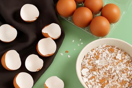 Werfen Sie Eierschalen nicht weg, sondern backen Sie sie lieber